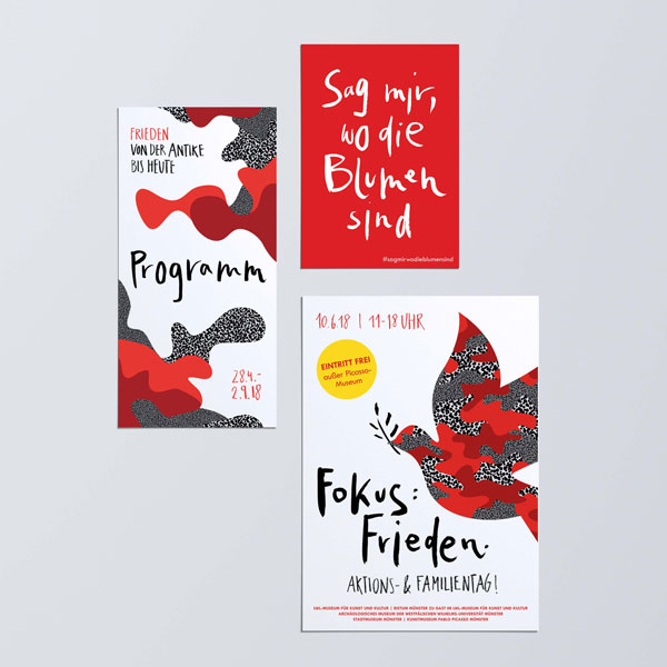 Porgrammheft, Postkarte und Broschüre für Familien passend im Design zur Ausstellung.